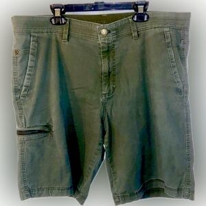 Weatherproof brand Mens Olive Green Size 36W Shorts